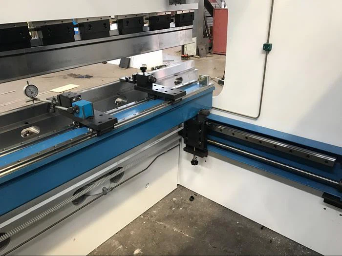 Yawei cnc controlled 3 axis brake press 10ft