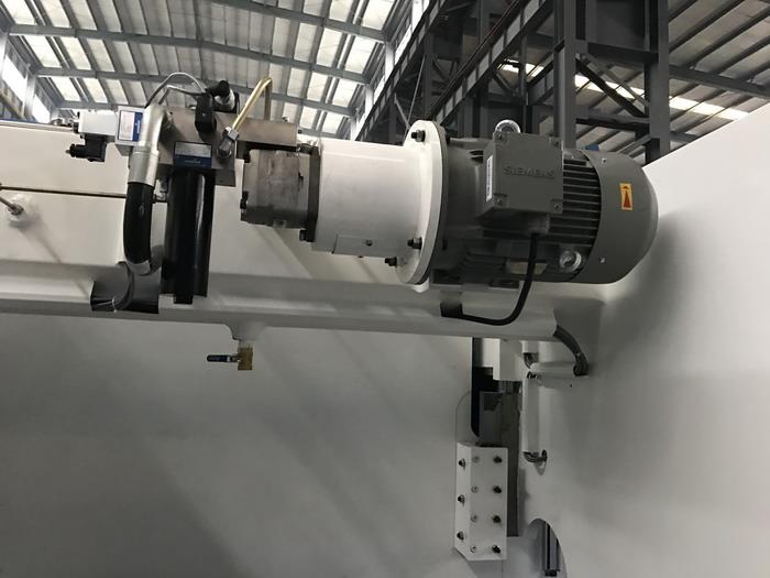 Siemens main motor for Italy CNC Press brake 4 axis Yawei Italy UK Synchro brake press market