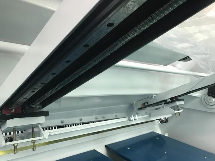 ball screw linear guide motorized  back gauge for Yawei 8mm sheet cutting machines china factory