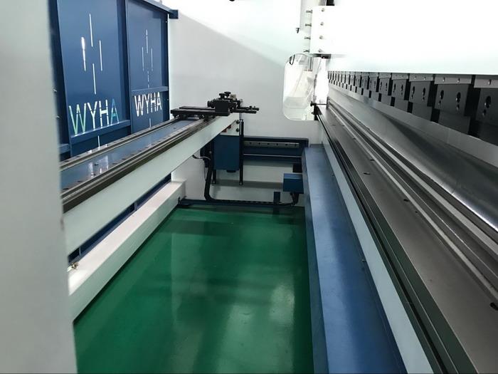 4 axis CNC controlled press brake back gauge Yawei china 4m bending machine factory